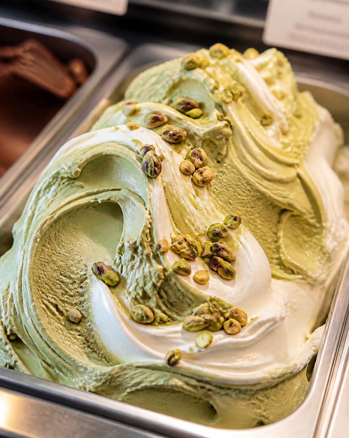 Gelato artigianale mantecato in vaschetta